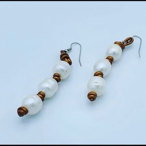 Pearl leather earrings